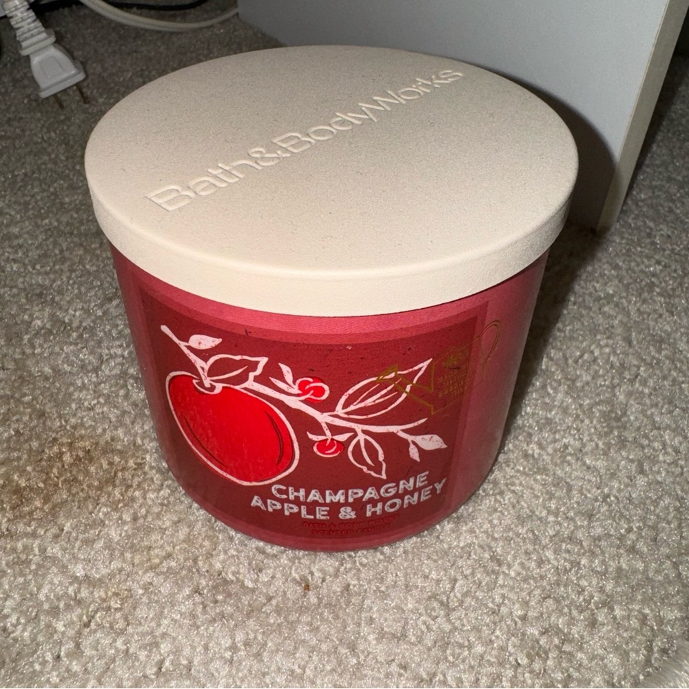 Bath & Body Works 3-wick Candle - Champagne Apple & Honey
